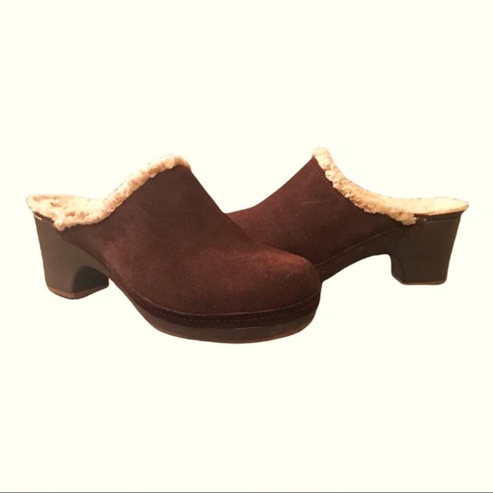 CROCS Sarah Clog Brown Suede Fleece Lined Round Toe Cozy Fury Comfort Mule 6W - Picture 2 of 5